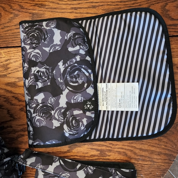 Ju-ju-be BFF Black Petals - Picture 3 of 4